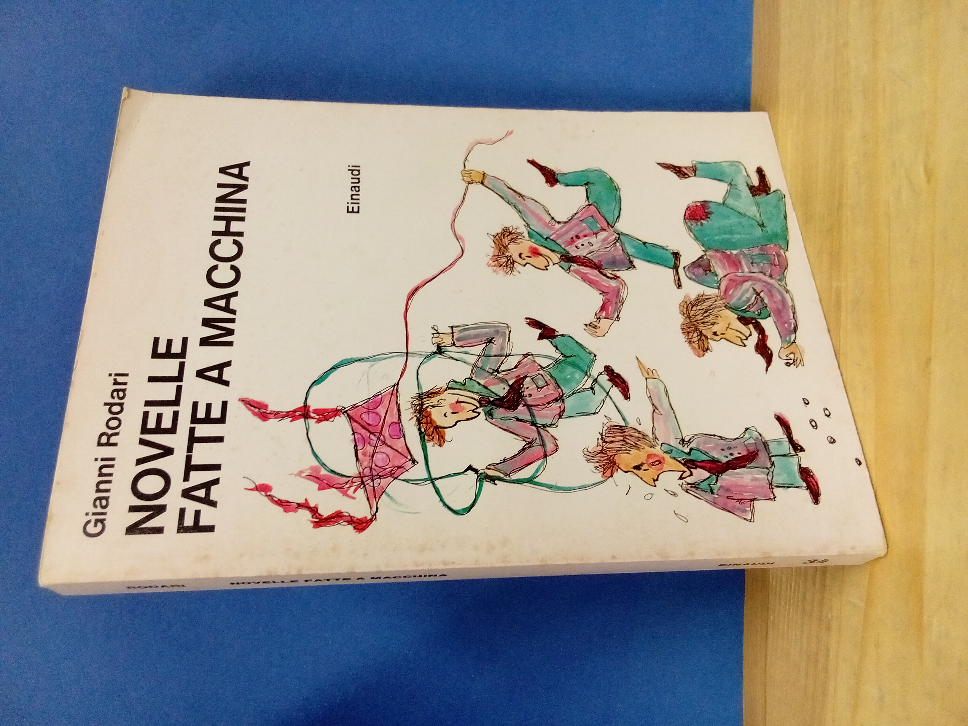 Novelle fatte a macchina. Illustrazioni di Paola.