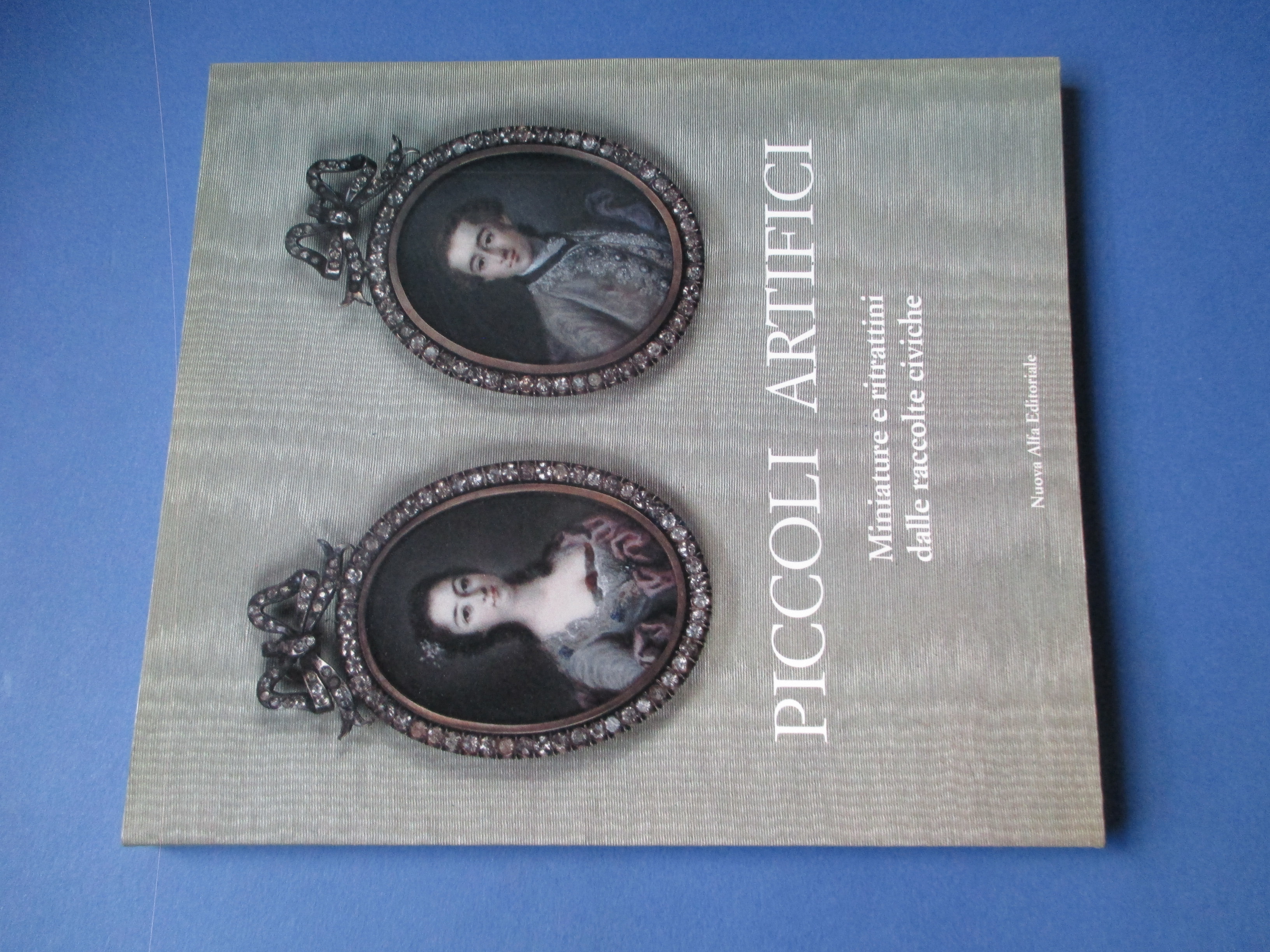 Piccoli artifici. Miniature e ritrattini dalle raccolte civiche. Catalogo a …