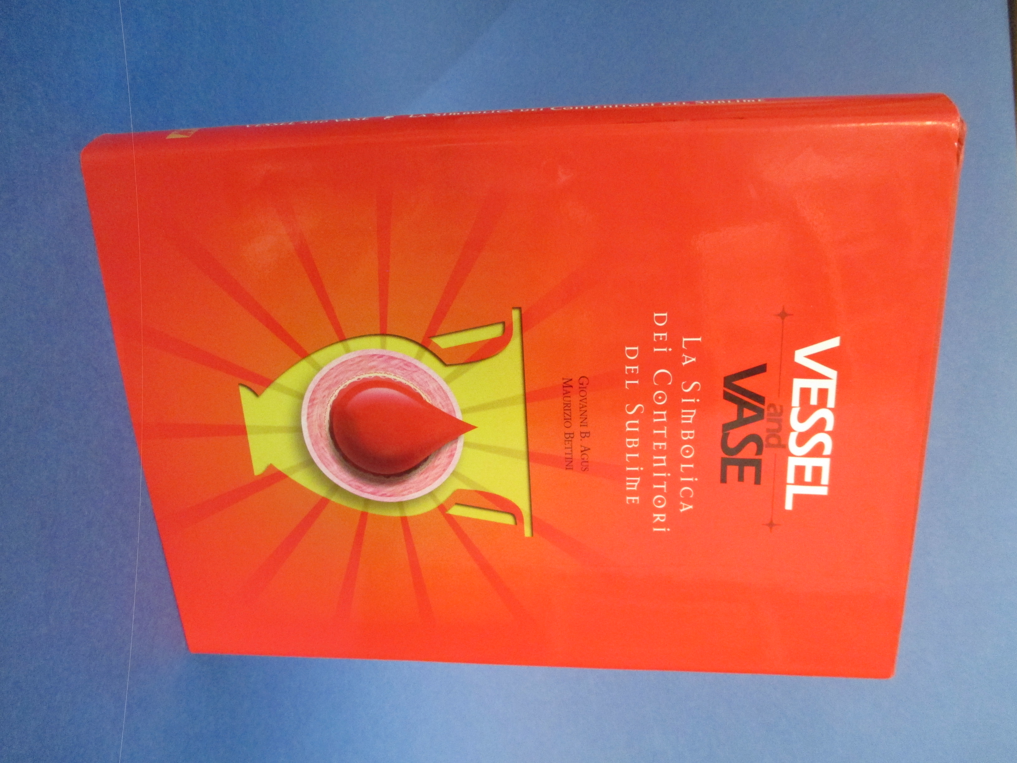 Vessel and vase. La simbolica dei contenitori del sublime.