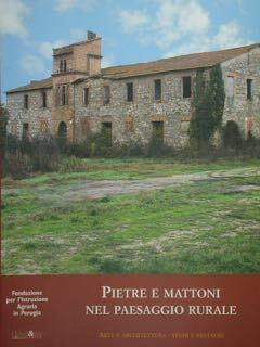 Pietre e mattoni nel paesaggio rurale.