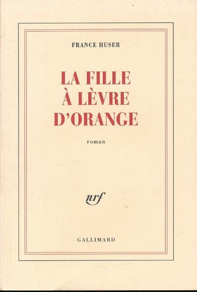 La fille à lèvre d'orange