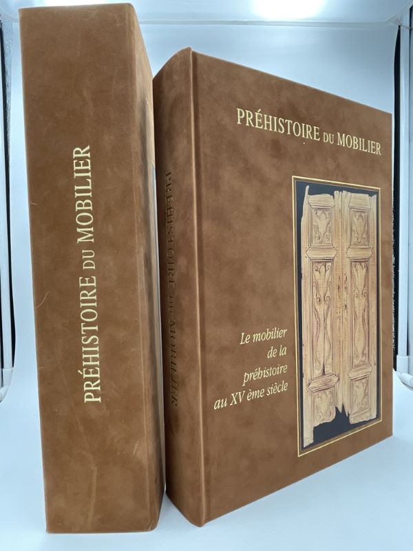 Préhistoire du mobilier des origines au XVe siècle