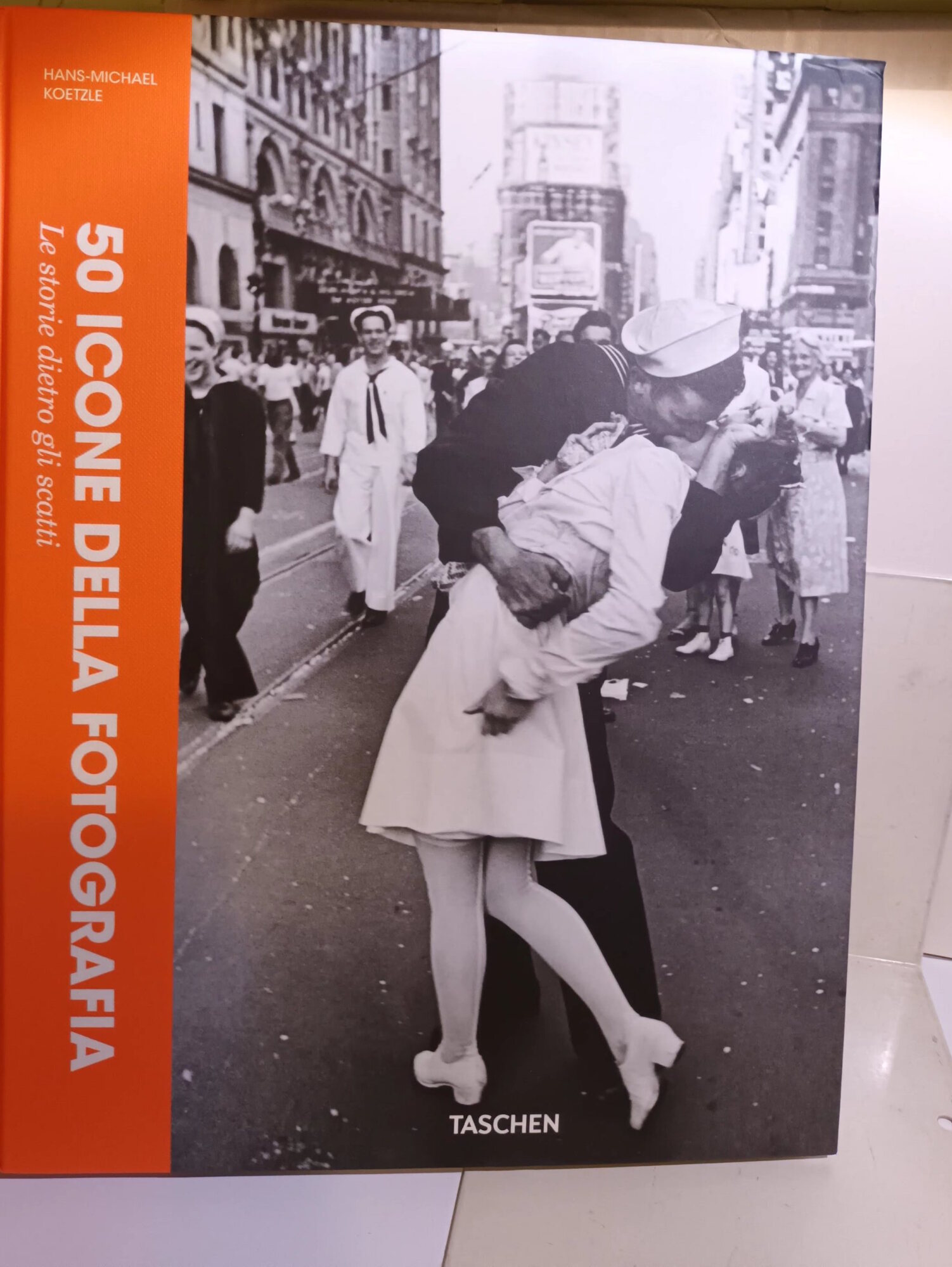 50 icone della fotografia : le storie dietro gli scatti