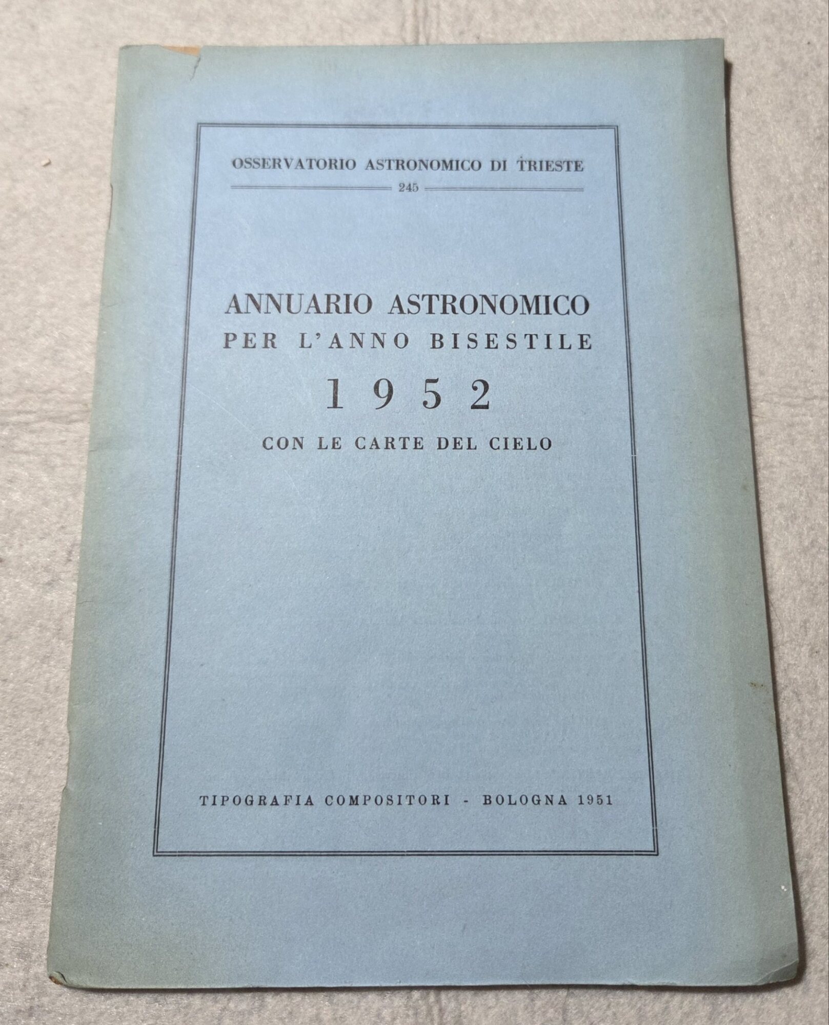Annuario Astronomico per l'anno bisestile 1952 con le carte del …