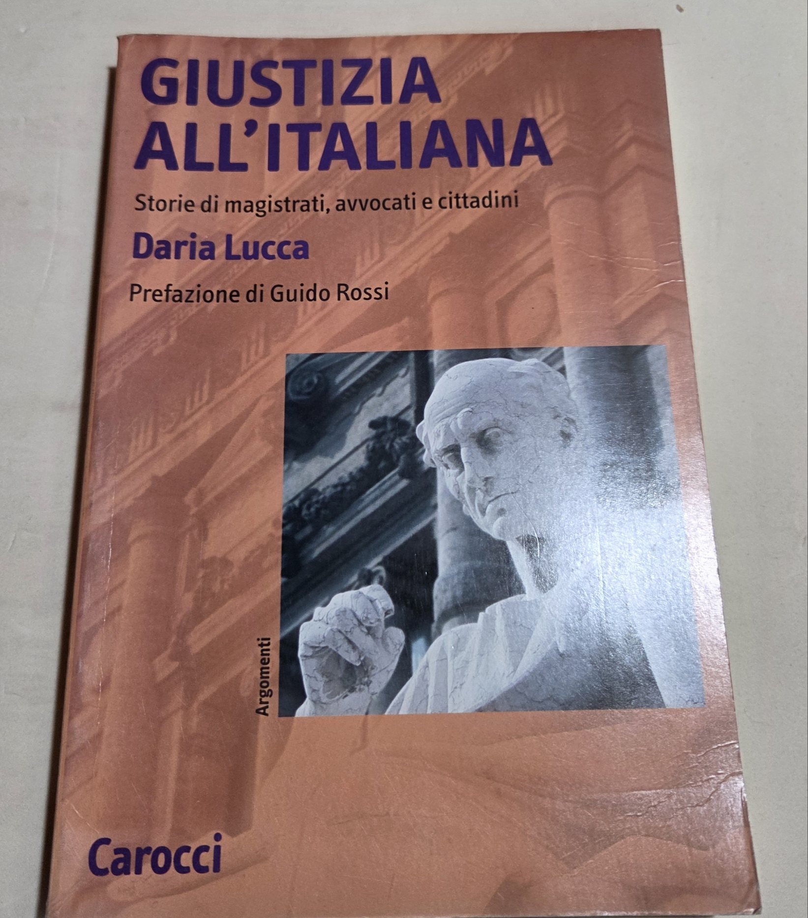 Giustizia all'italiana. Storie di magistrati, avvocati e cittadini
