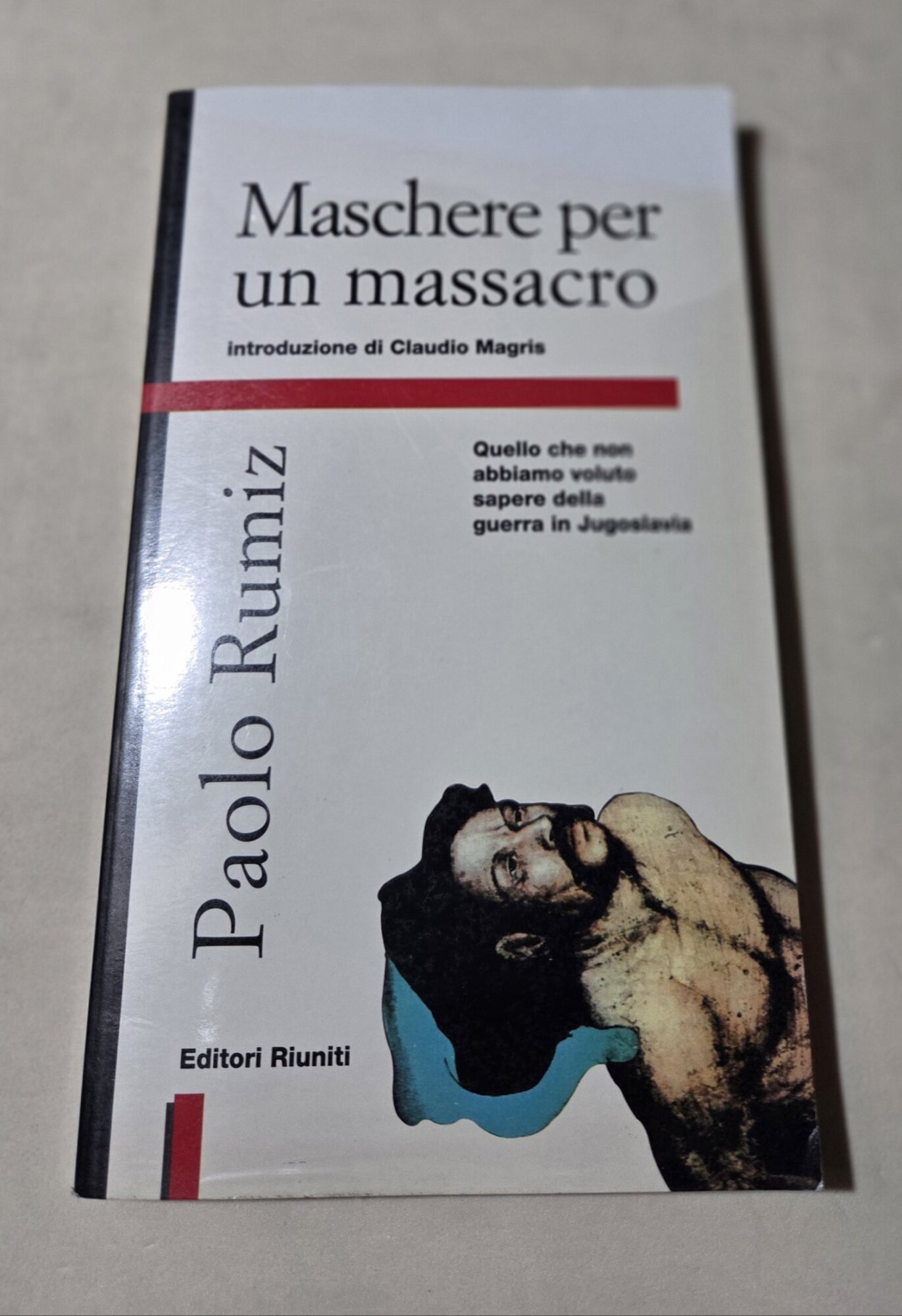 Maschere per un massacro. Quello che non abbiamo voluto sapere …