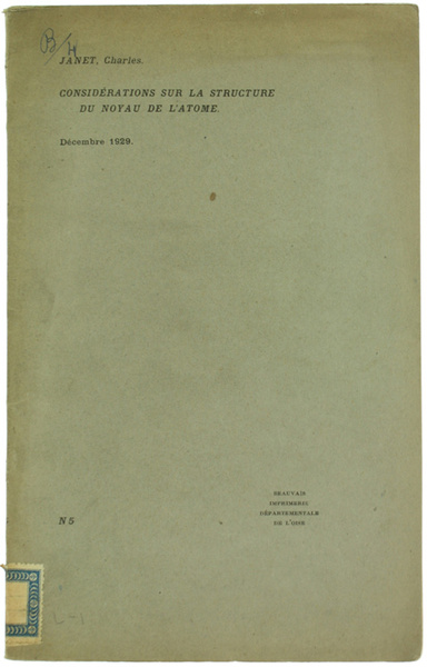 CONSIDERATIONS SUR LA STRUCTURE DU NOYAU DE L'ATOME.