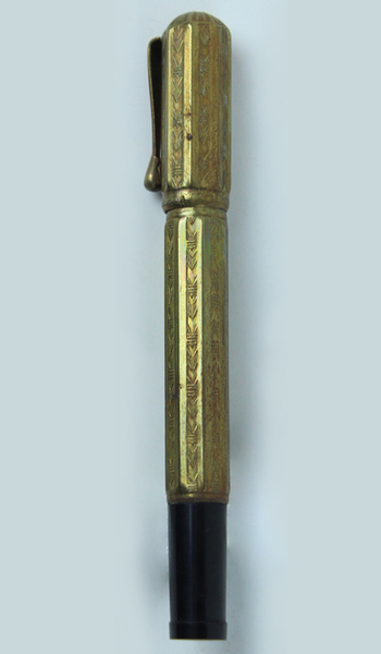 PENNA STILOGRAFICA LAMINATA PENNINO RIENTRANTE, 1920 ca. Pennino oro. Funzionante