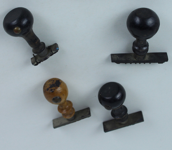 VECCHI TIMBRI IN LEGNO: LOTTO DI QUATTRO