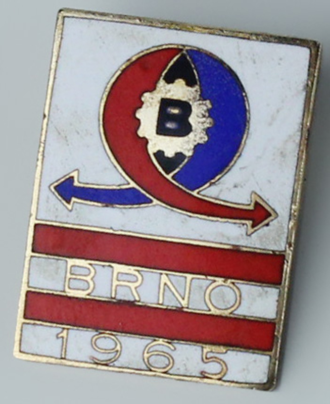 SPILLA BRNO 1965 - Metallo dorato e smalti. Misura mm …