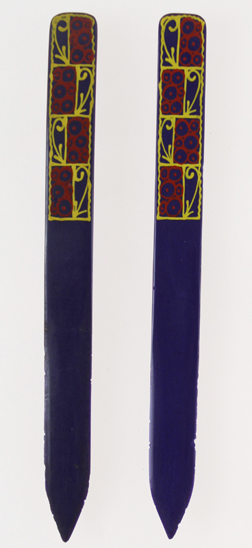 TAGLIACARTE VINTAGE: 2 tagliacarte 1950 ca. celluloide blu con manico …