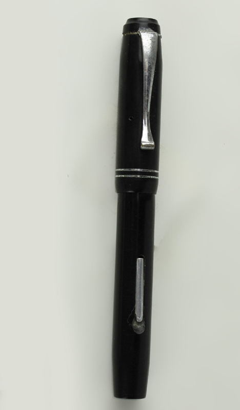 UNIC (Deposé). Penna stilografica vintage, riempimento a levetta. Fermaglio e …