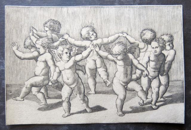 Putti in cerchio che danzano.