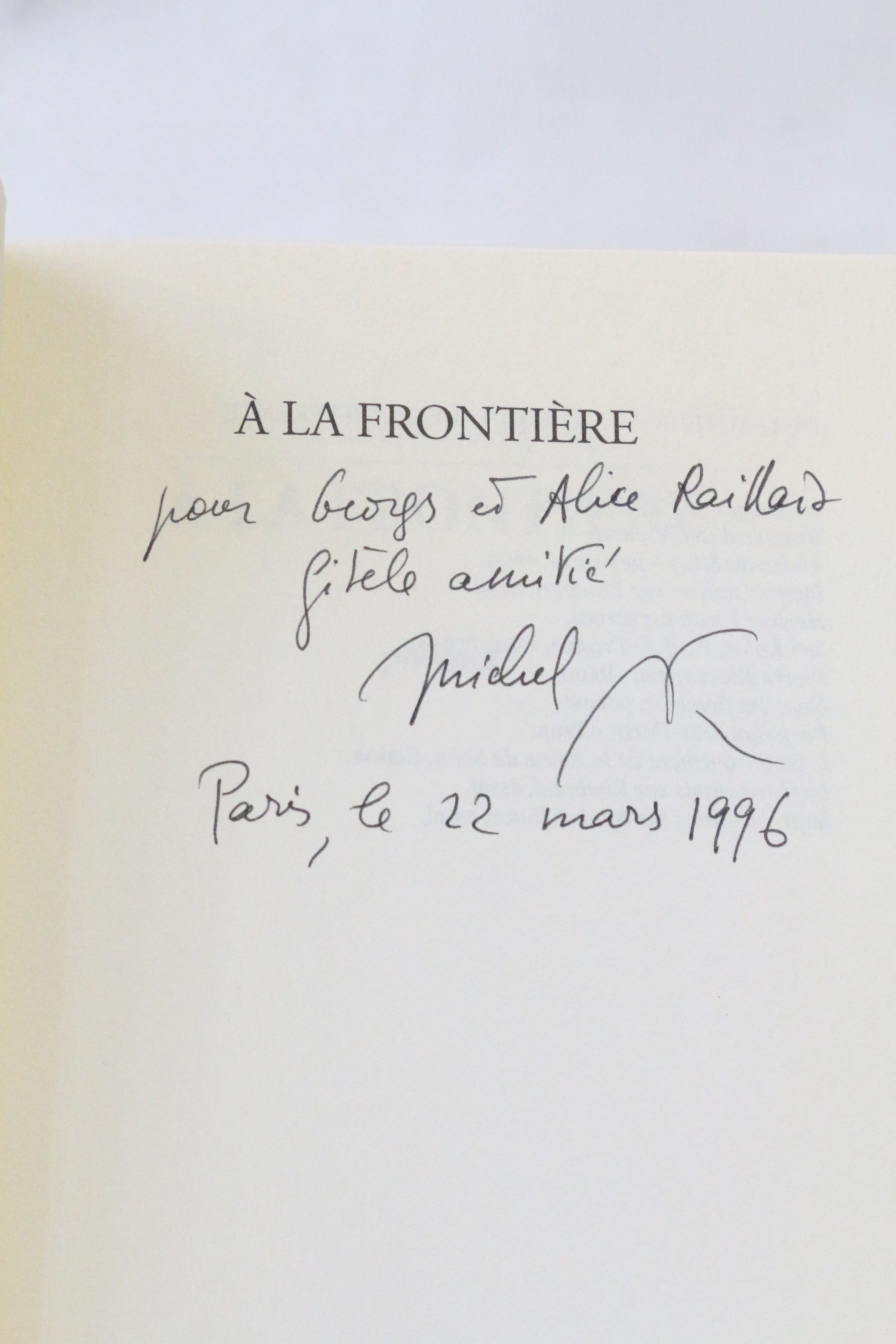 A la frontière