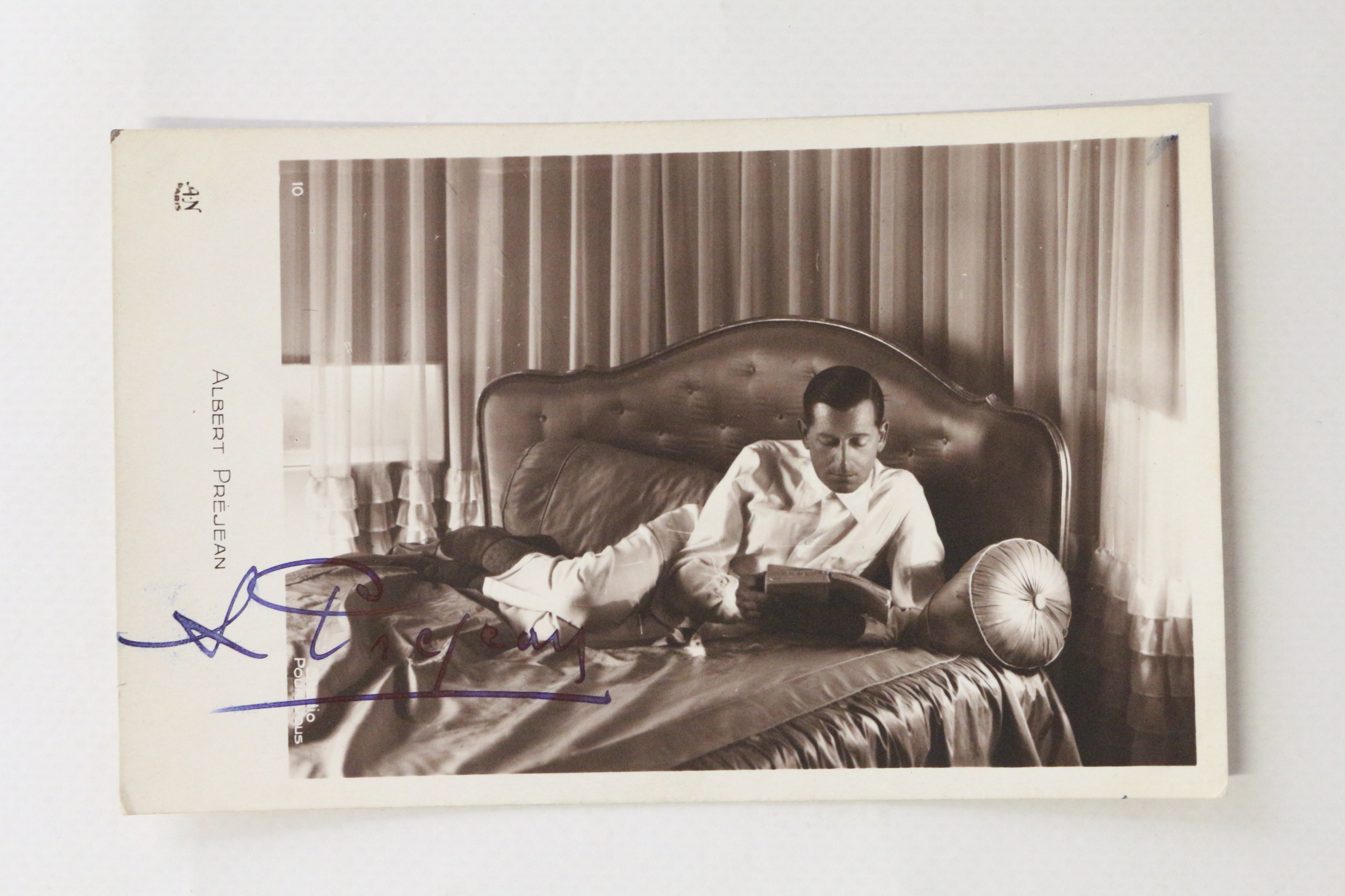 Carte postale photographique signée d'Albert Préjean
