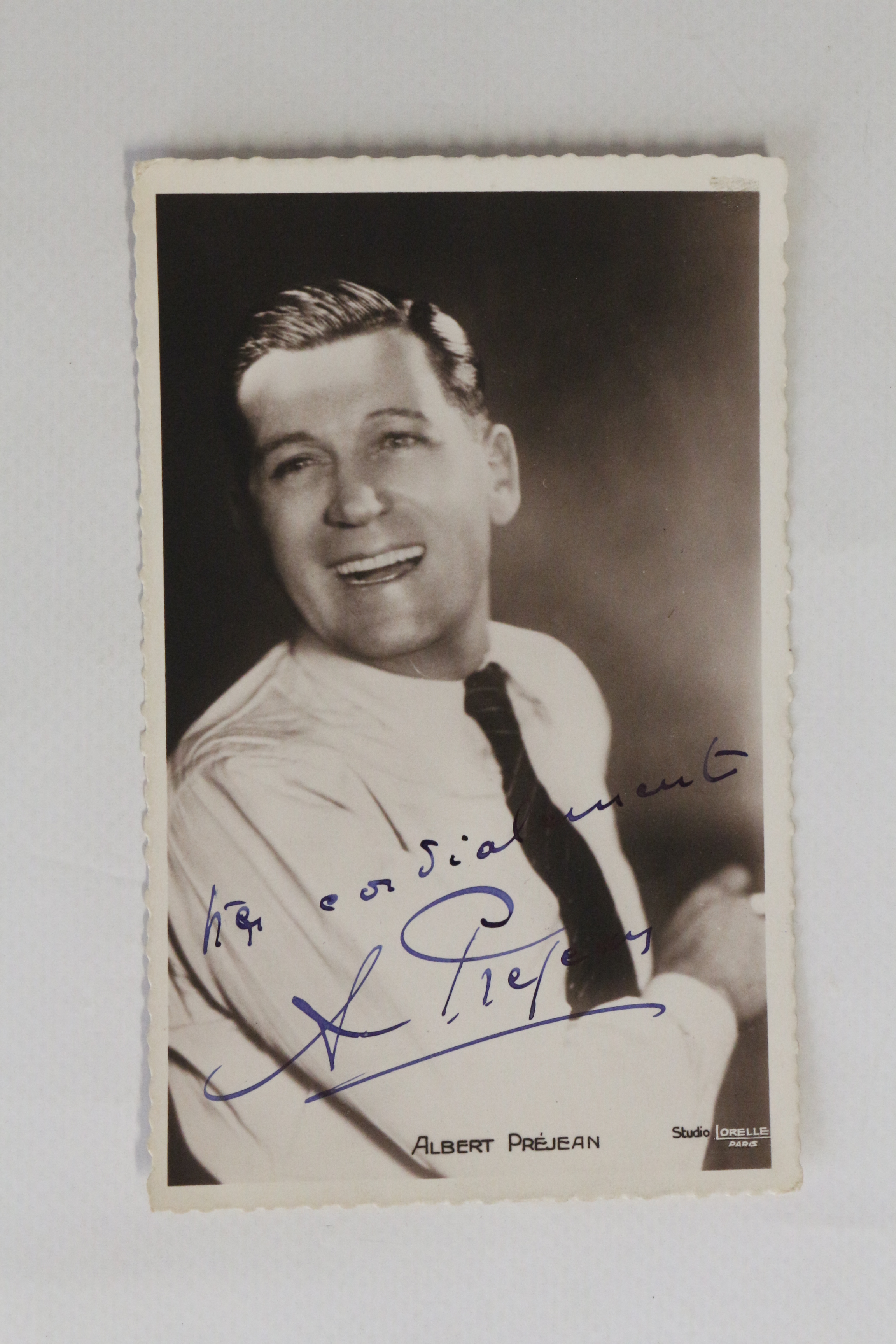 Carte postale photographique signée d'Albert Préjean
