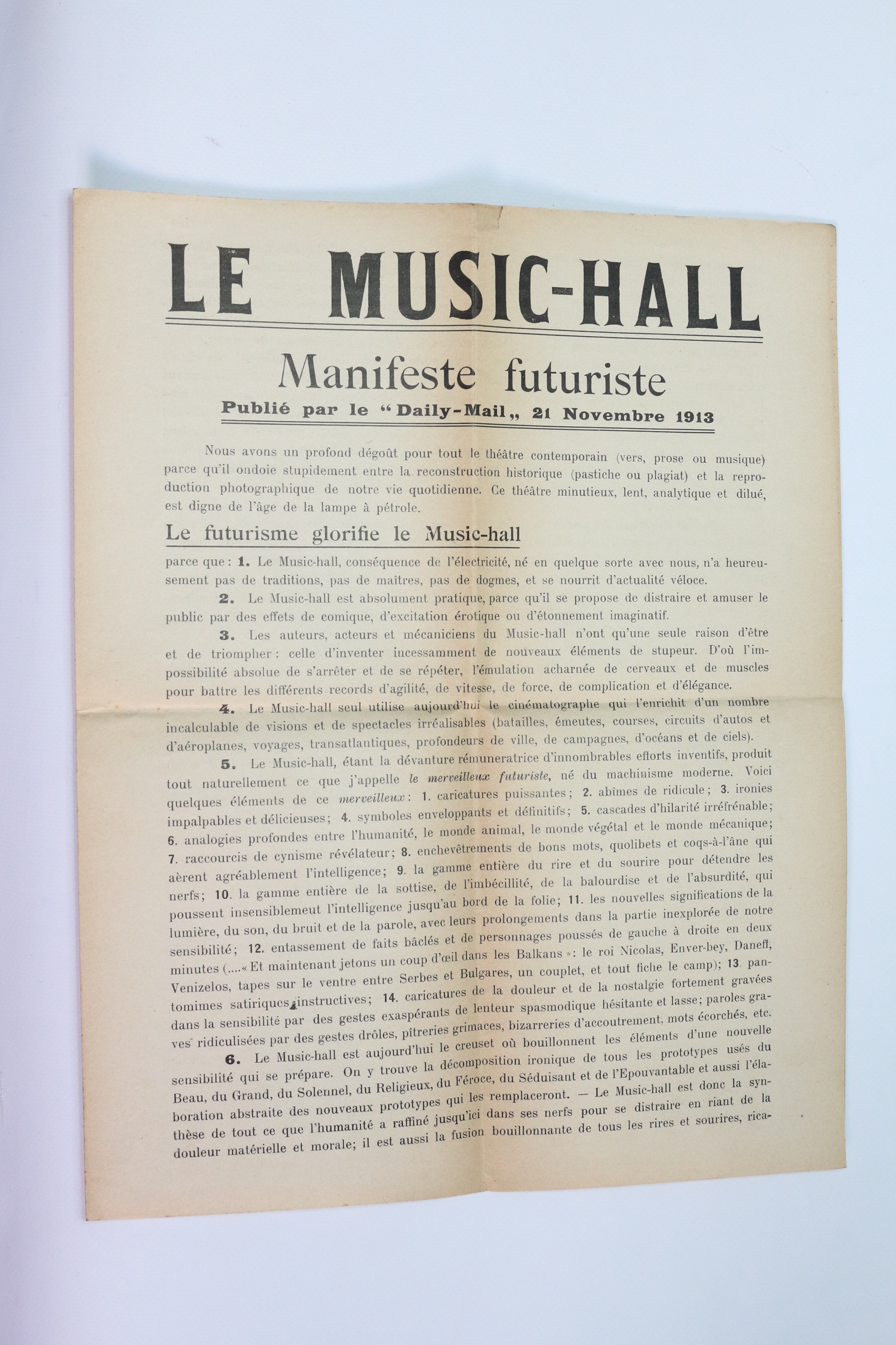 Le music-hall - Manifeste futuriste