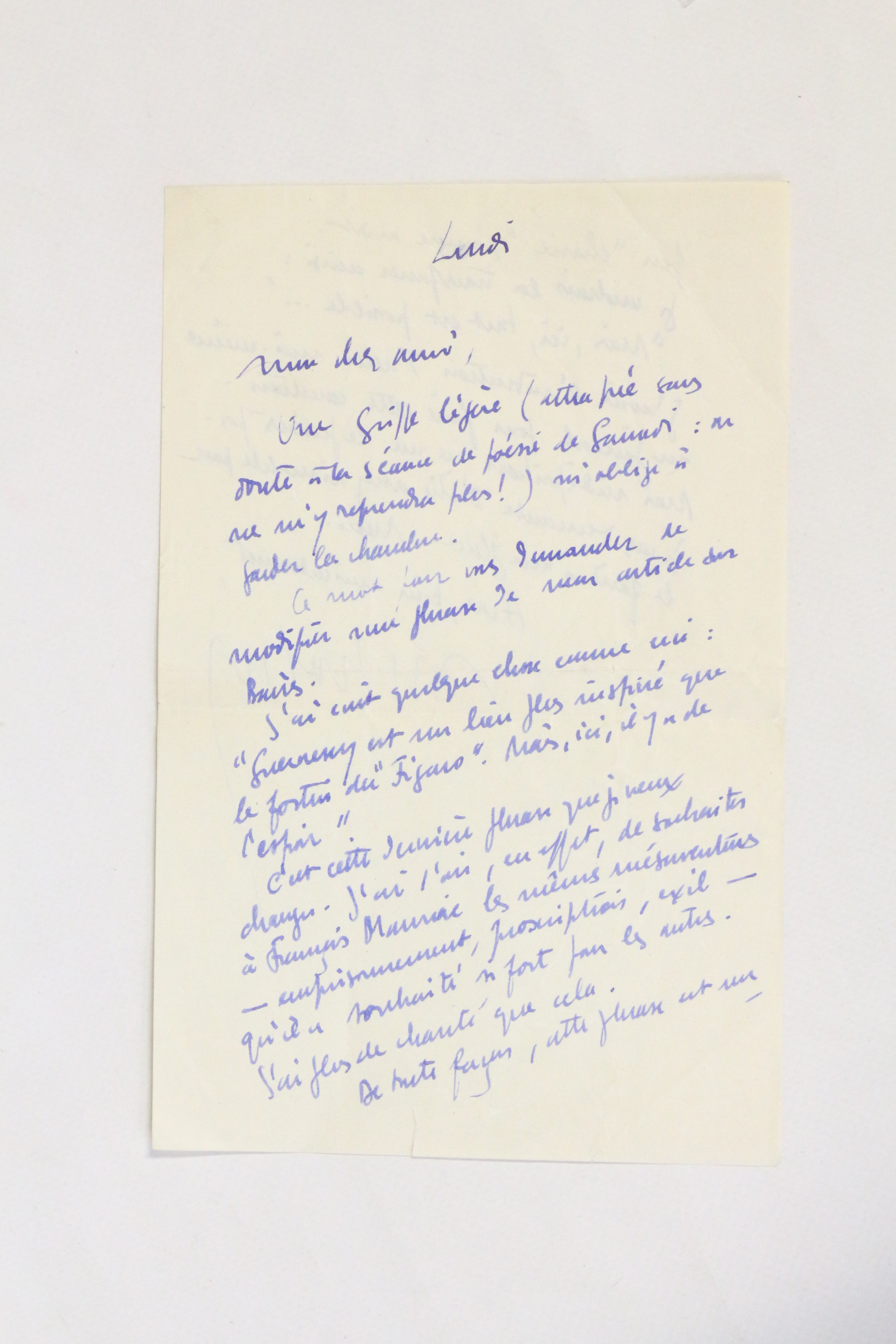 Lettre autographe signée à un journaliste à propos d'un article …