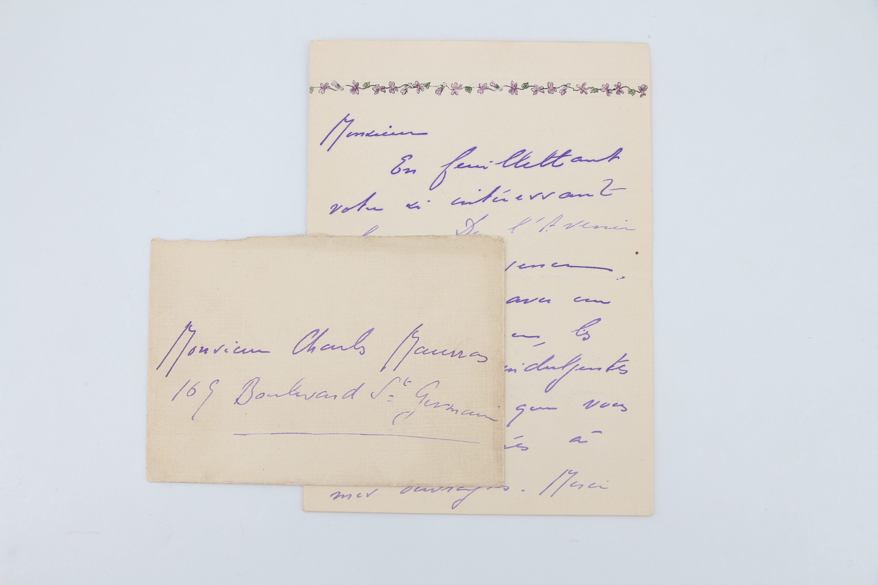 Lettre autographe signée adressée à Charles Maurras : "En feuillettant …