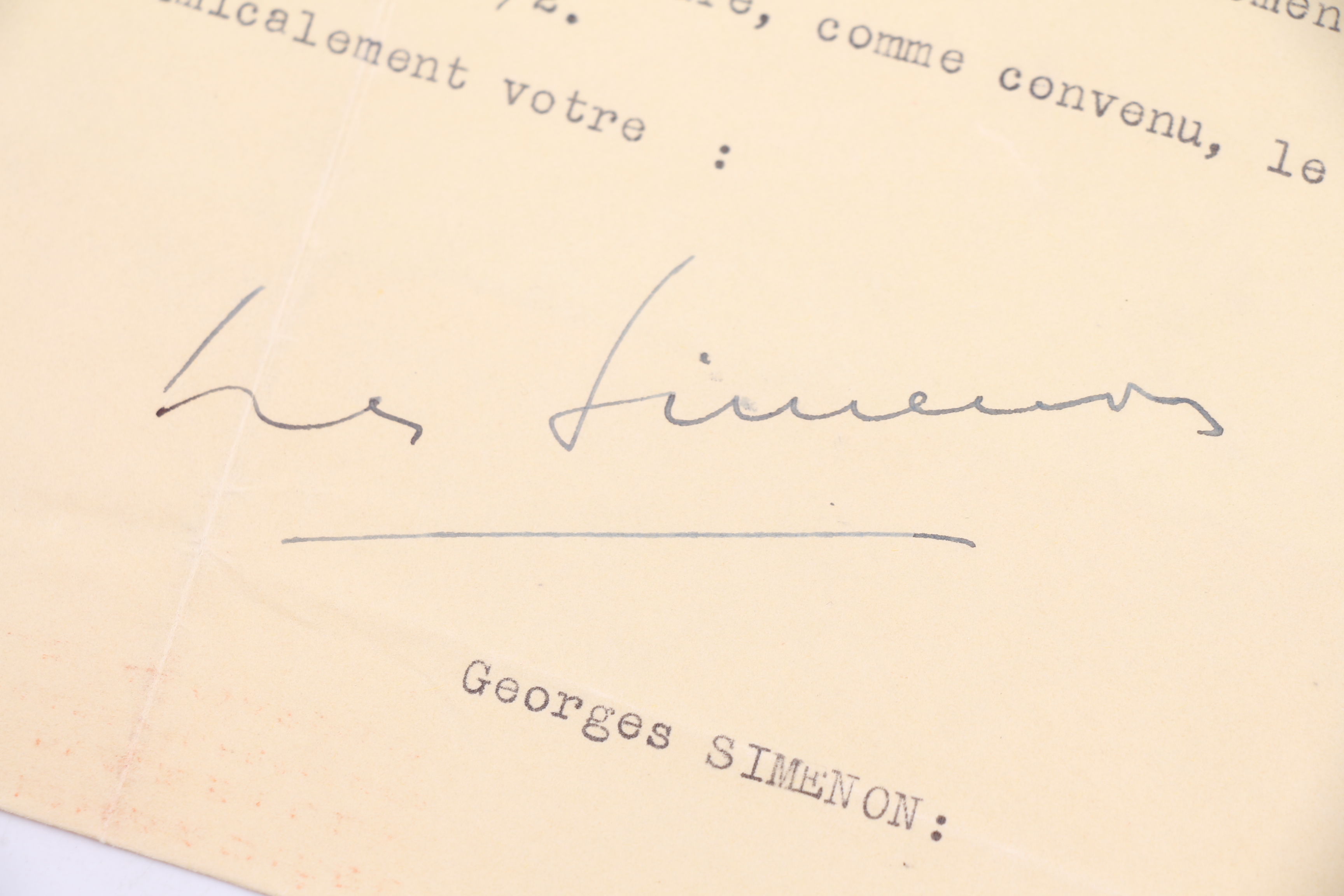 Lettre dactylographiée et signée par Georges Simenon adressée à Frédéric …