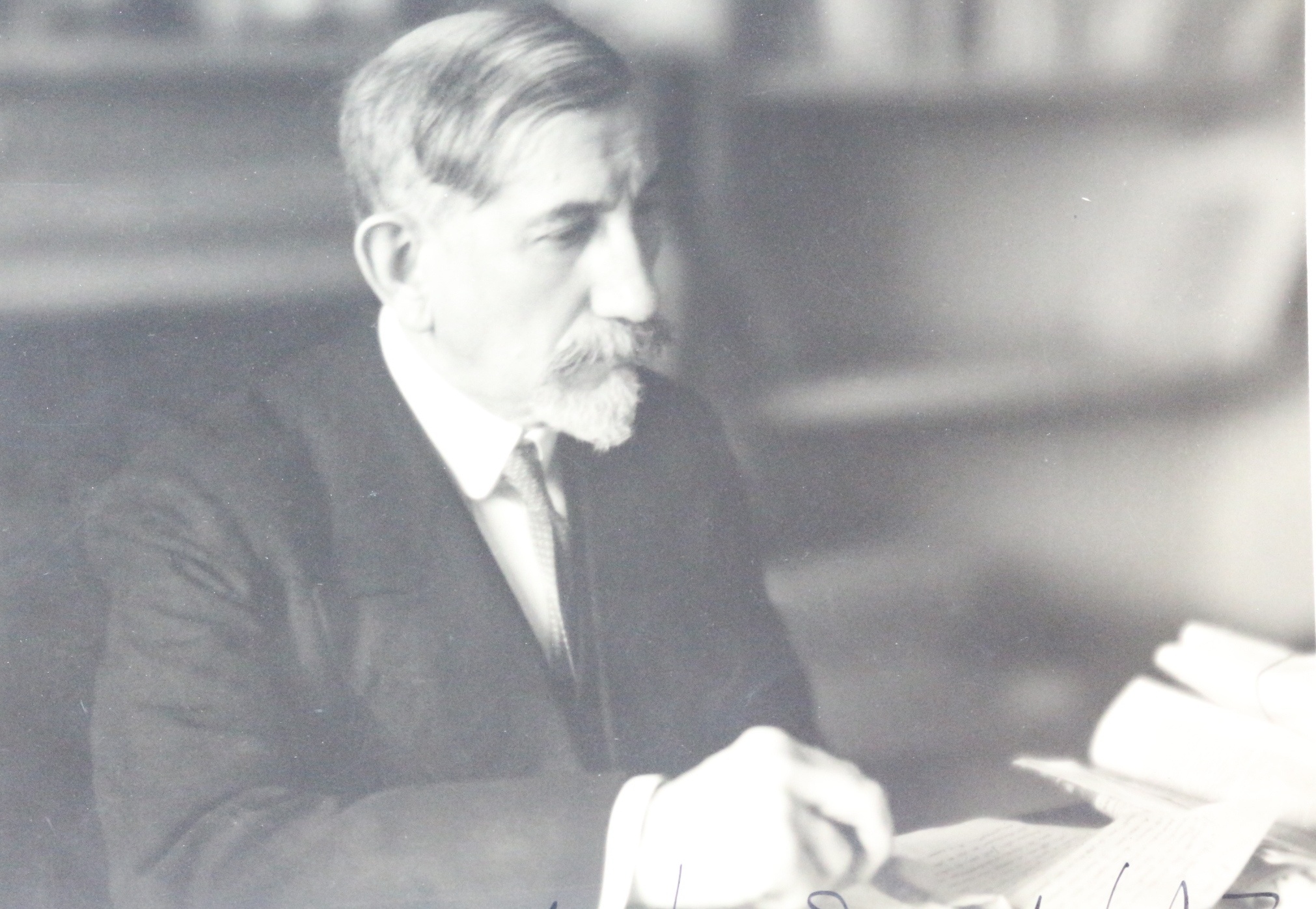 Photographie originale de Charles Maurras datée et dédicacée