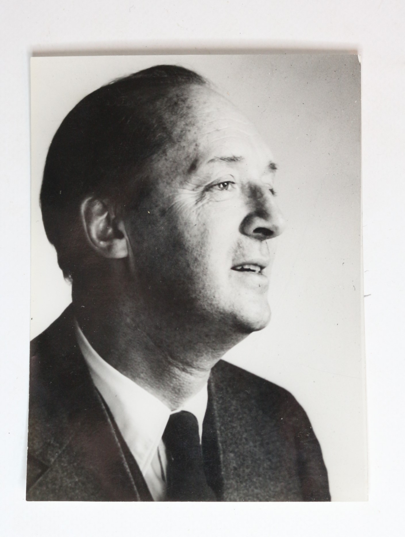 Photographie originale représentant Vladimir Nabokov de profil