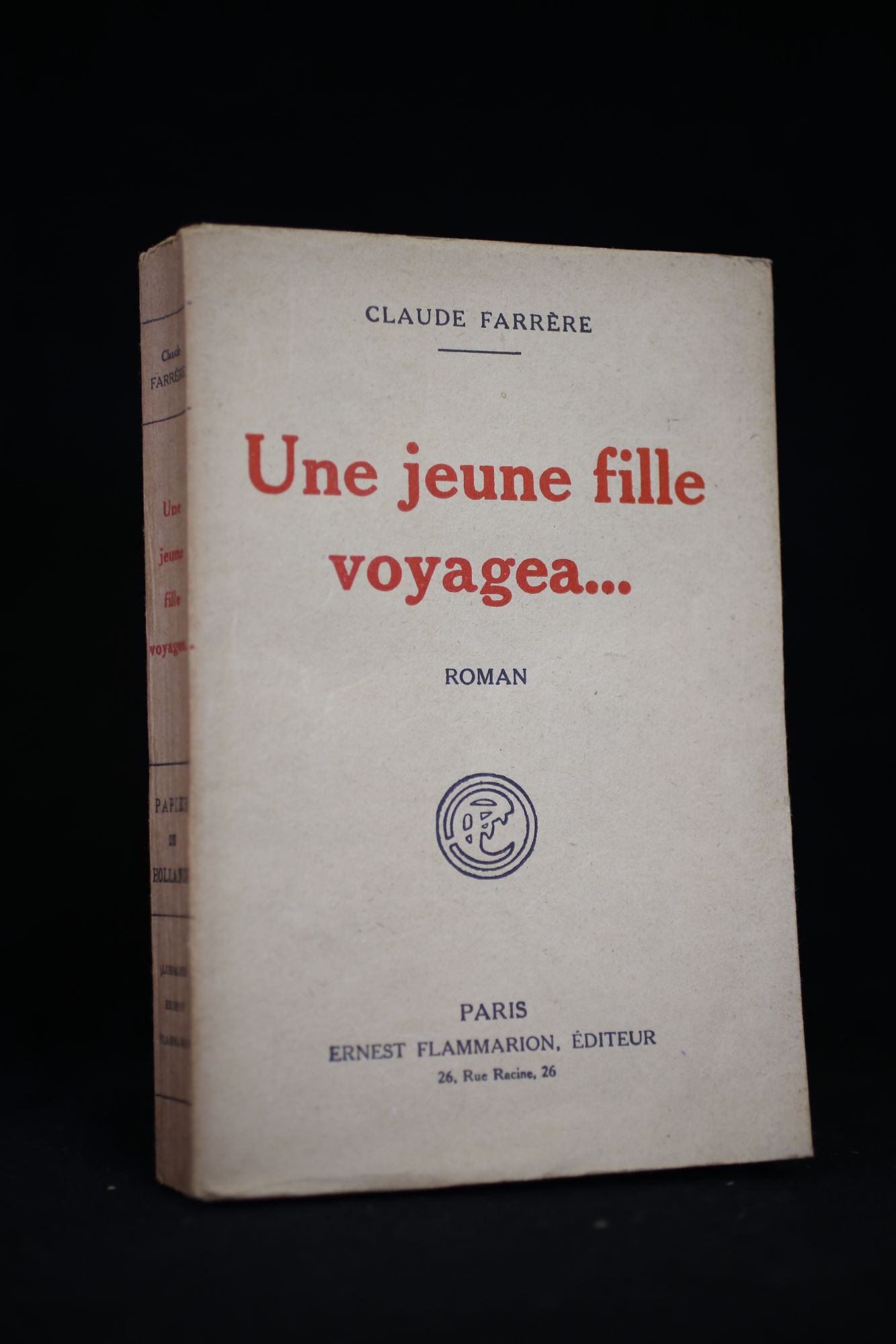 Une jeune fille voyagea.