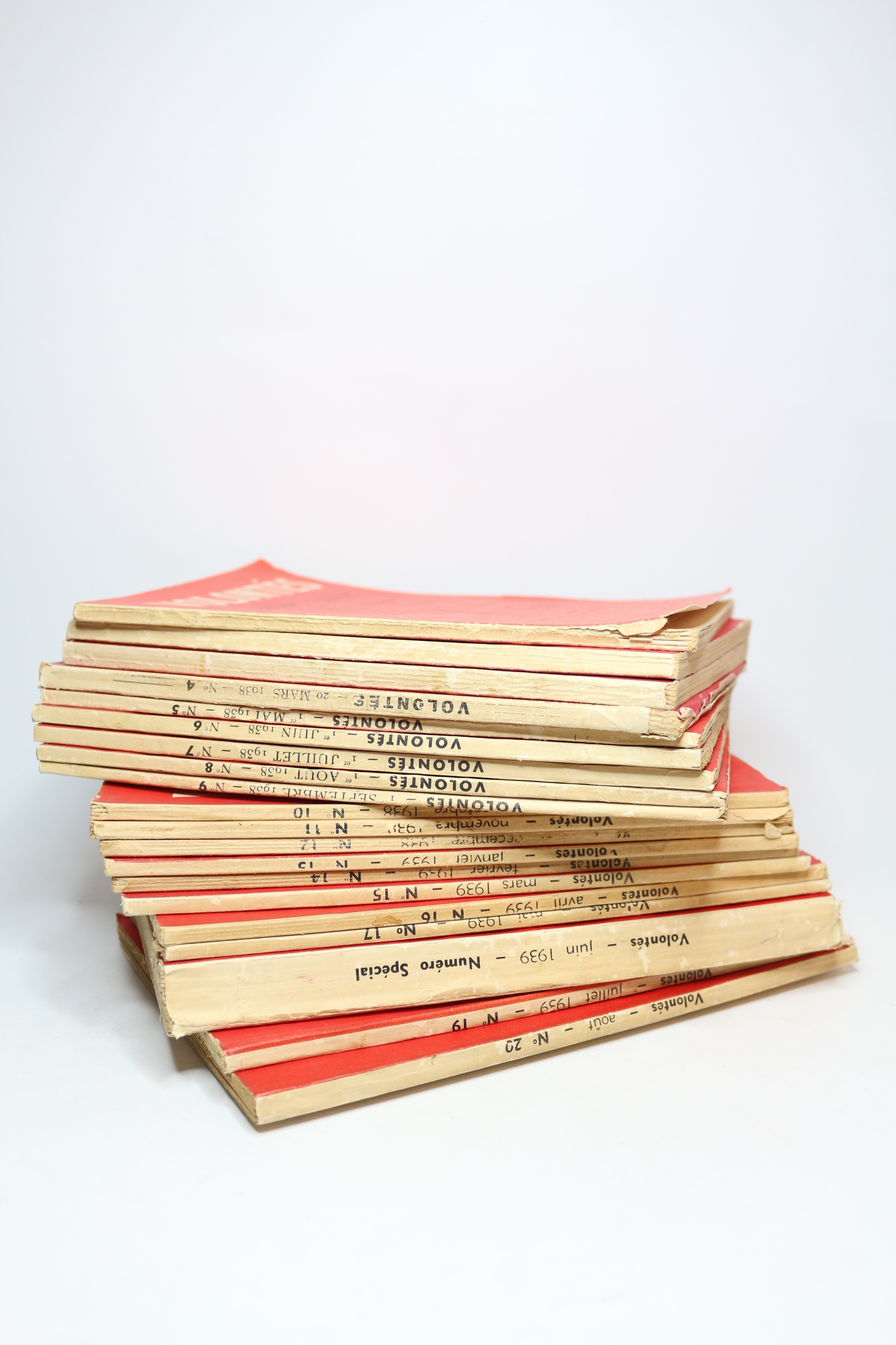 Volontés. Revue mensuelle. Collection quasi complète du N°1 au N°20 …