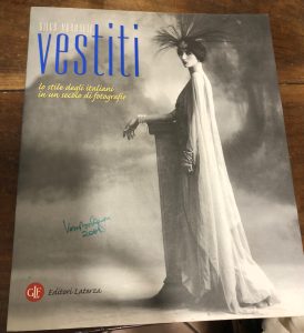 VESTITI. LO STILE DEGLI ITALIANI IN UN SECOLO DI FOTOGRAFIE
