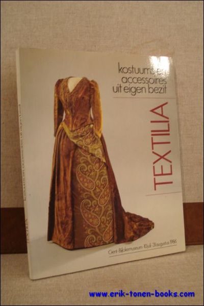 TEXTILIA. KOSTUUMS EN ACCESSOIRES UIT EIGEN BEZIT,