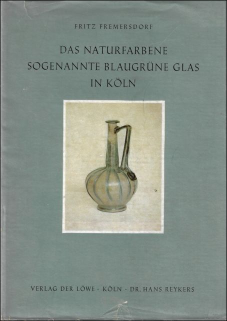 naturfarbene sogenannte blaugr ne Glas in K ln