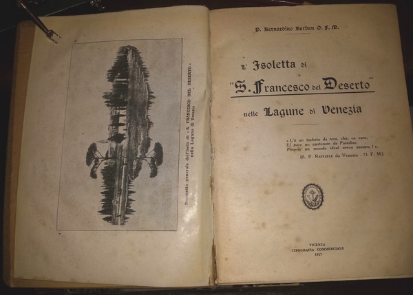 L'isoletta di S. Francesco del Deserto nelle lagune di Venezia