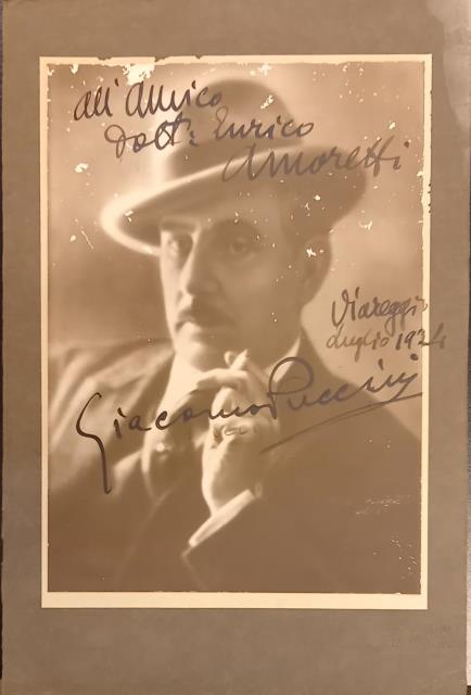 Fotografia originale raffigurante il Maestro Giacomo Puccini, con dedica e …