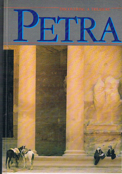 Discovering a Tresaure: Petra. Testo in inglese, francese, tedesco.