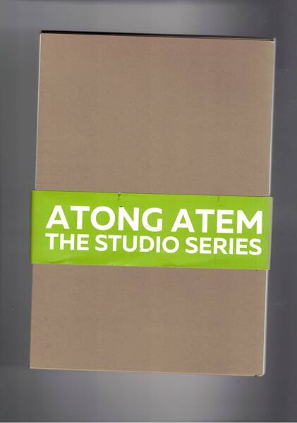 The studios series. Raccolta di 18 foto a colori. L'autore …