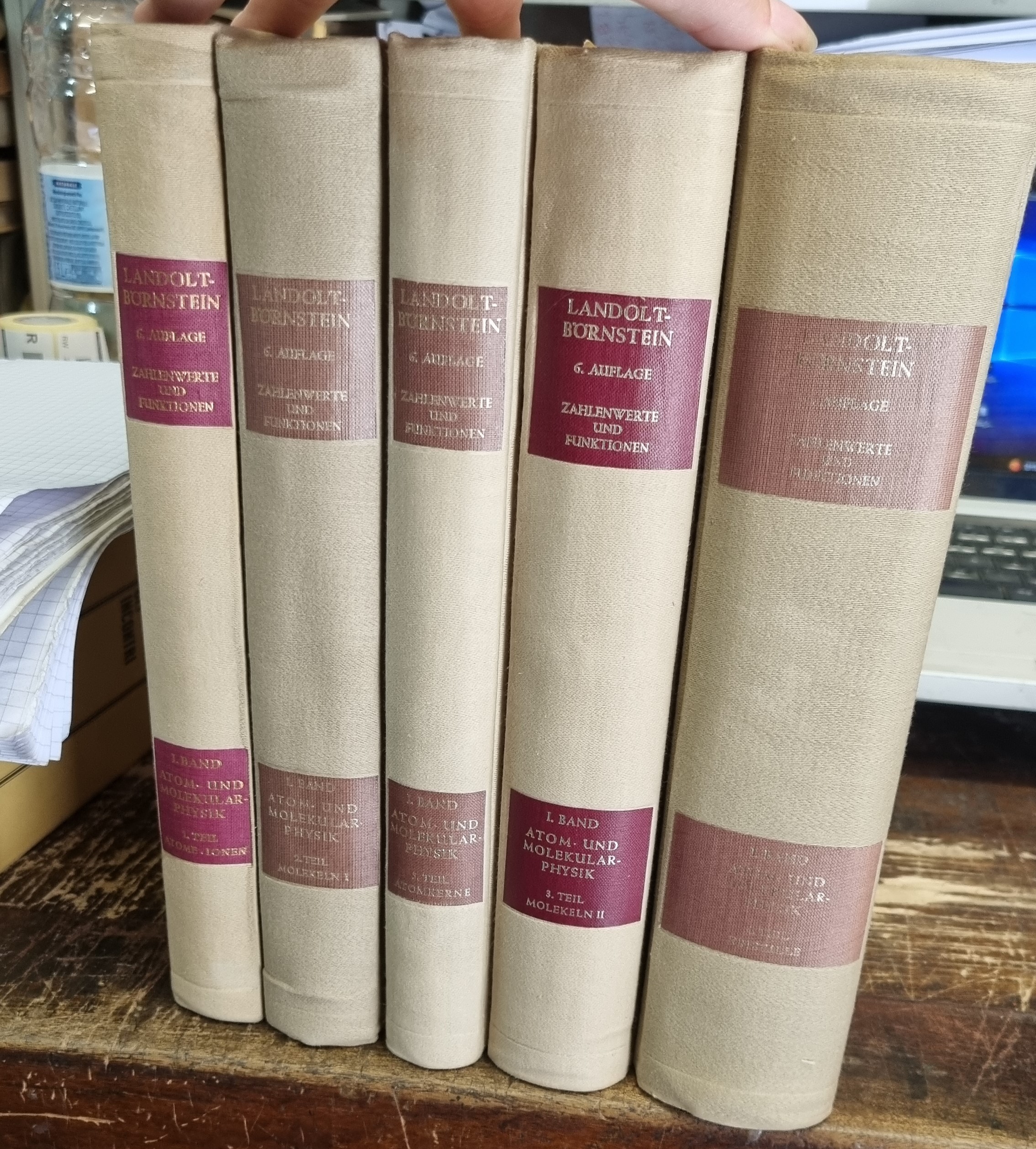 Atom und Molekularphysik. Teil 1 Atome und Ionen; 2 Molekeln …