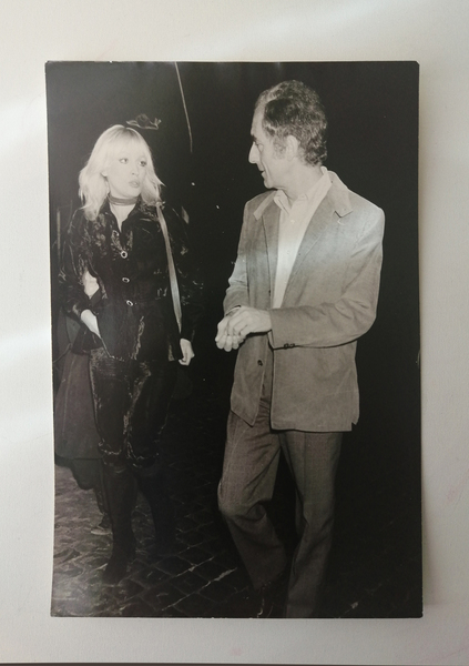 1 Fotografia originale di Monica Vitti con Michelangelo Antonioni realizzata …