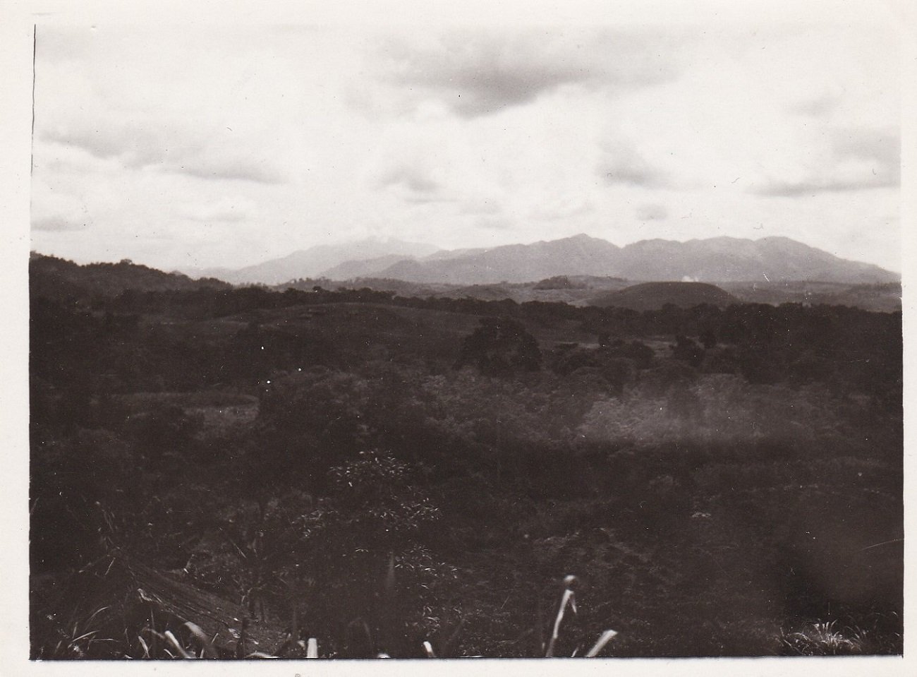 4 Original-Photographien mit Bezug zur deutschen Kolonialzeit in Kamerun.