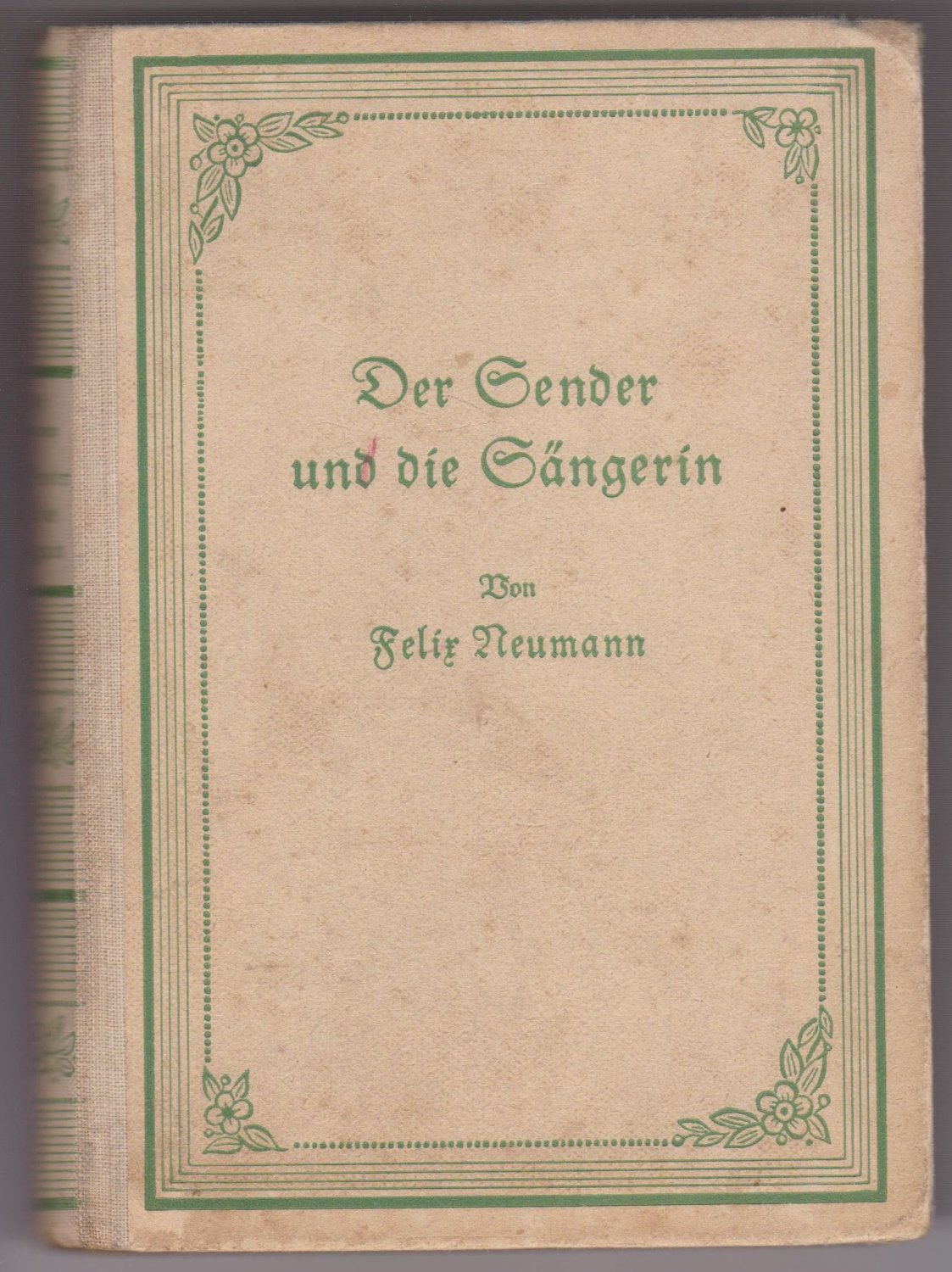 Der Sender und die Sängerin.
