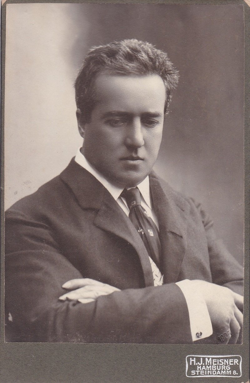 Photoporträt des Schauspielers Carl Wagner. (Mit handschriftlicher Widmung und Signatur!).