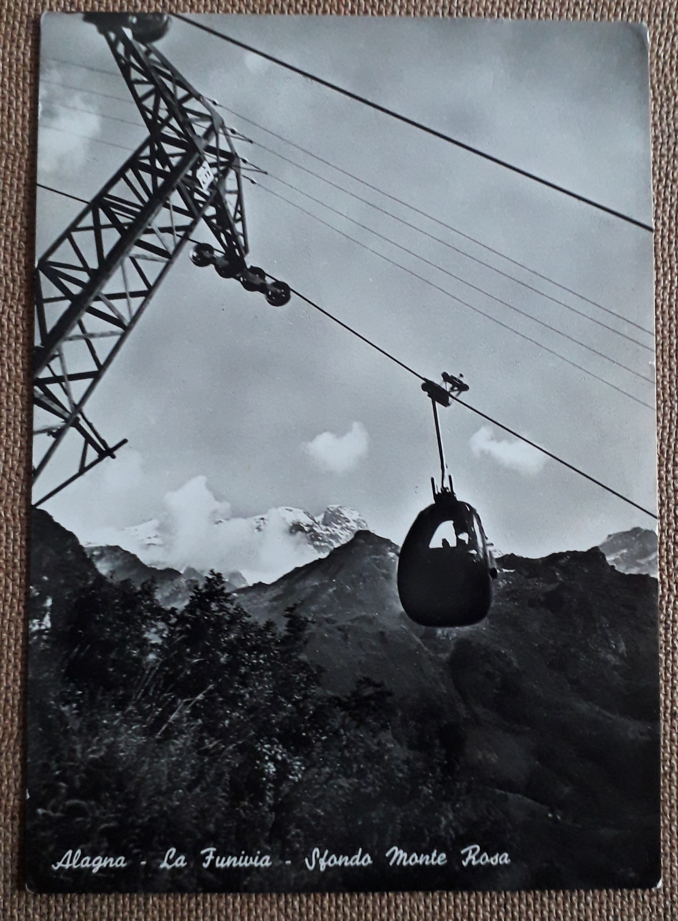 Alagna . La Funivia . Sfondo Monte Rosa