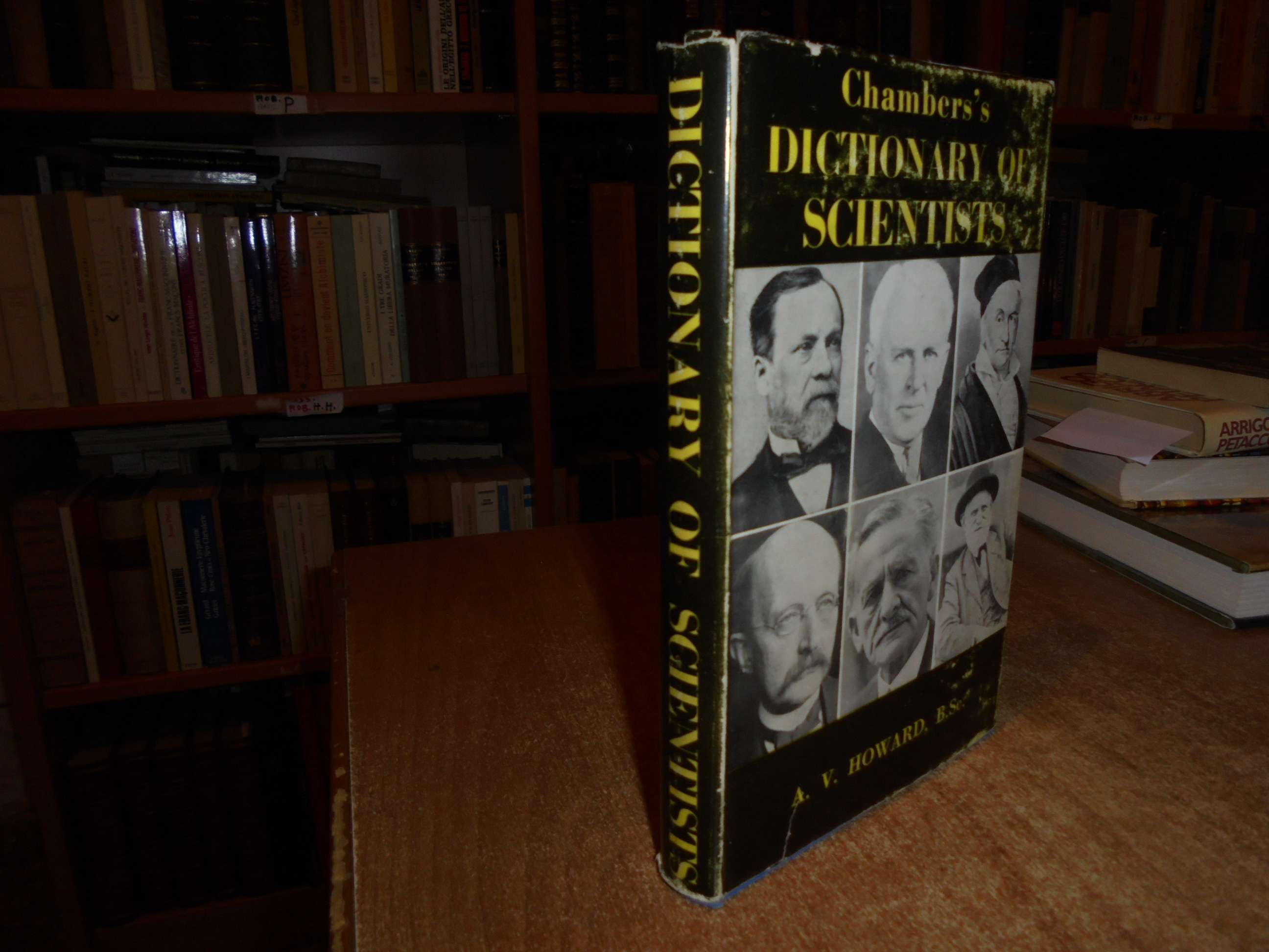 CHAMBERS'S DICTIONARY of SCIENTIST. A. V. HOWARD 1963