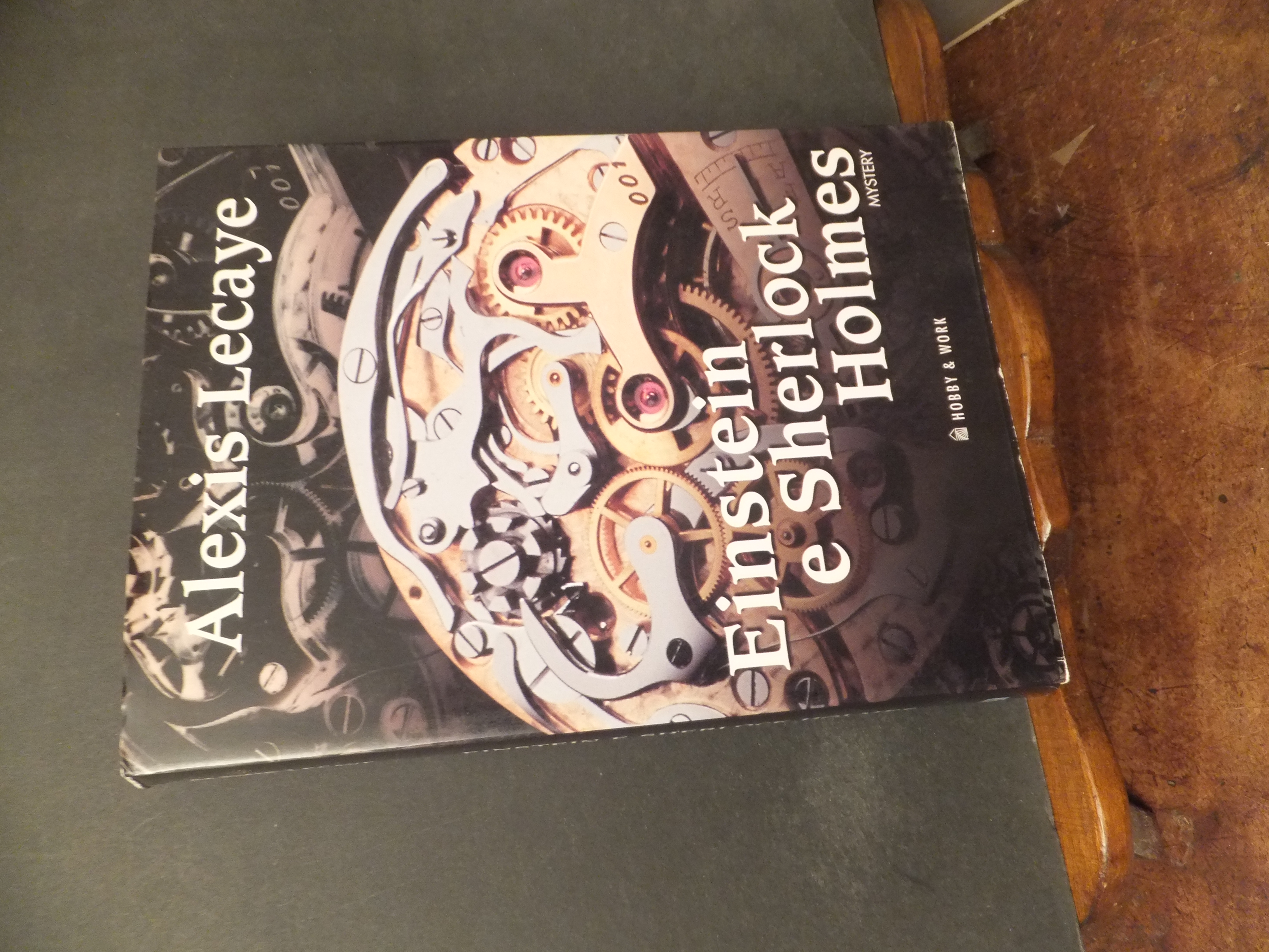 EINSTEIN E SHERLOCK HOLMES