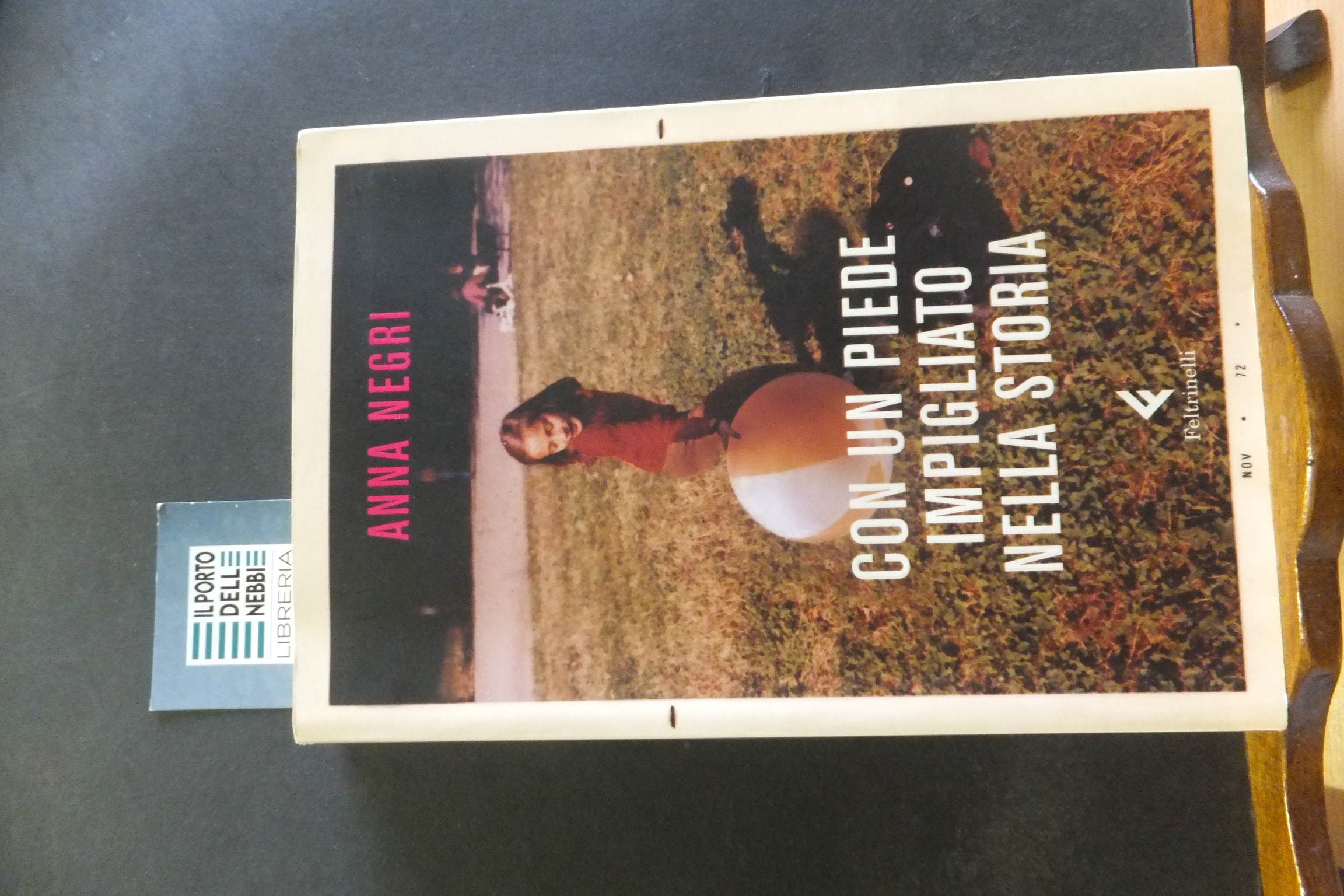 CON UN PIEDE IMPIGLIATO NELLA STORIA