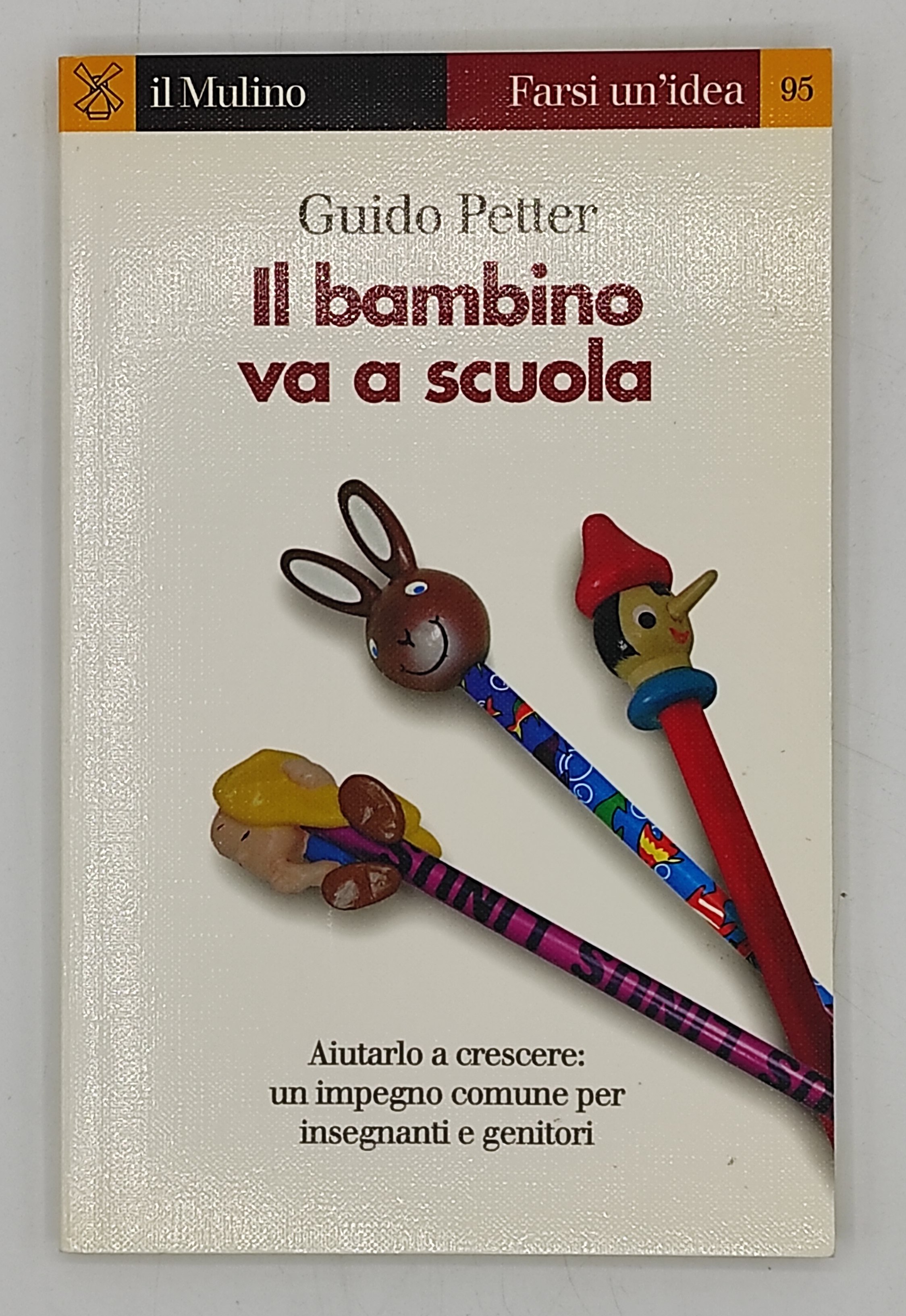 Il bambino va a scuola