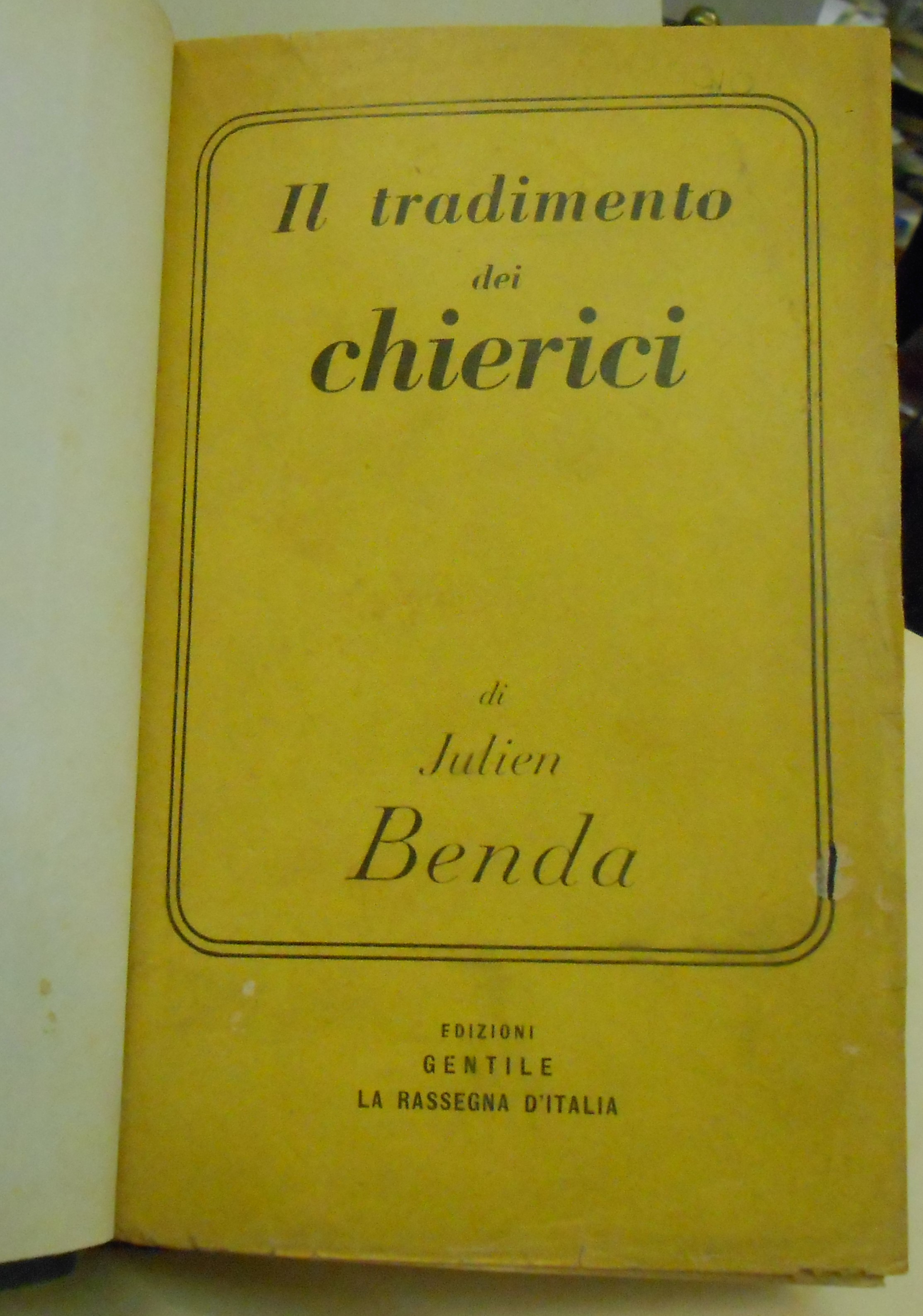 IL TRADIMENTO DEI CHIERICI