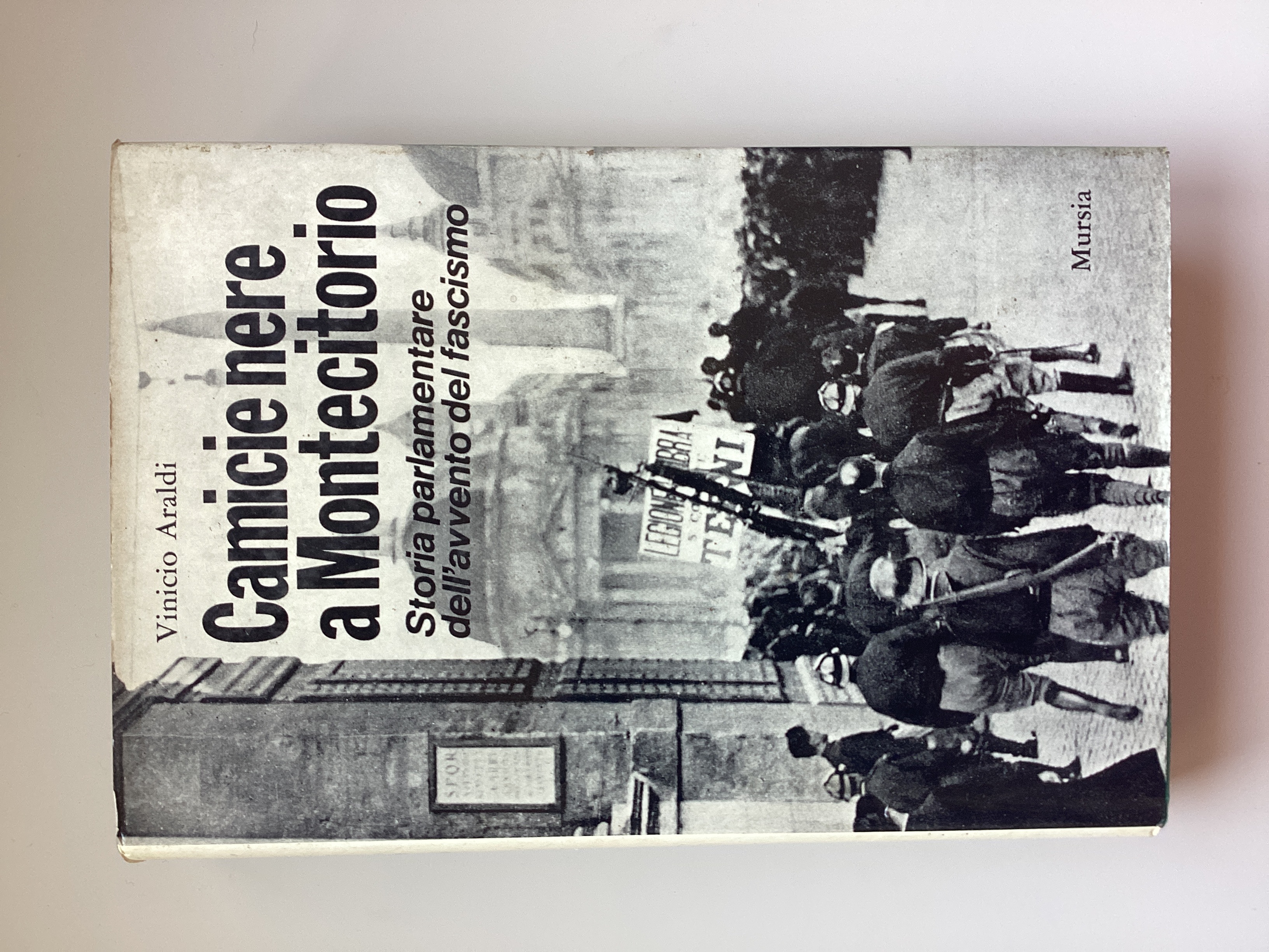 Camice nere a Montecitorio. Storia parlamentare dell'avvento del fascismo