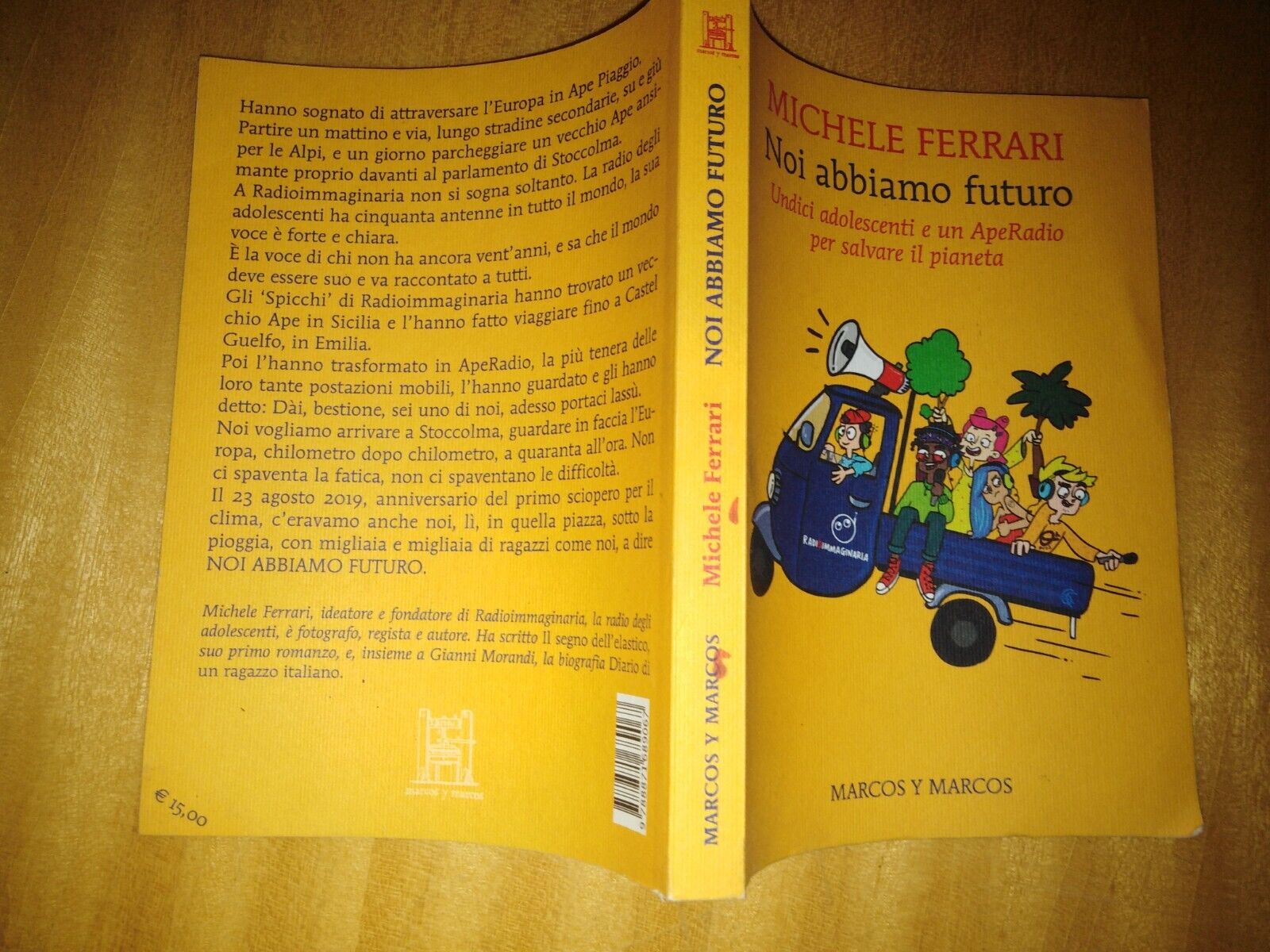 Noi abbiamo futuro. Unidici adolescenti e un ApeRadio per salvare …