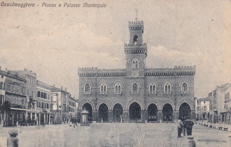 Cartolina Casalmaggiore (Cremona) - Piazza e Palazzo Municipale.