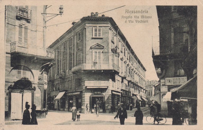 Cartolina Alessandria - Angolo Via Milano e Via Vochieri. 1924